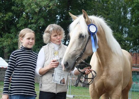 Kaja Väärs oma märaga Viva. Foto: Krista Sepp, 12.august 2011.a.